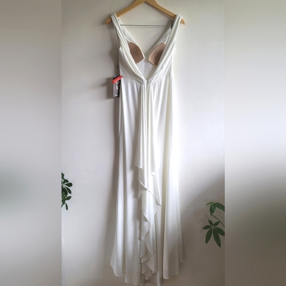 Mac Duggal, Sleeveless V-Neck Jersey‎ Gown, White, Size 2 - NWT - Picture 5 of 11